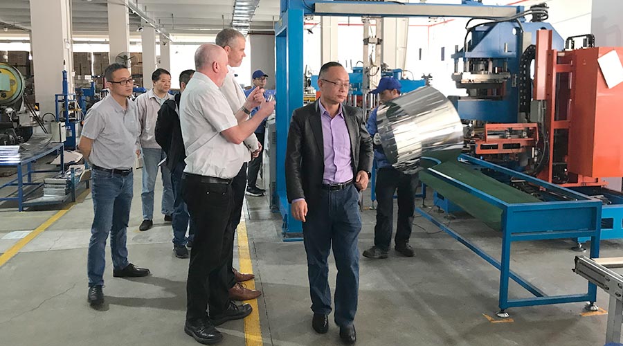 三年疫情后首訪！英國客戶Buyitdirec蒞臨金環(huán)電器視察