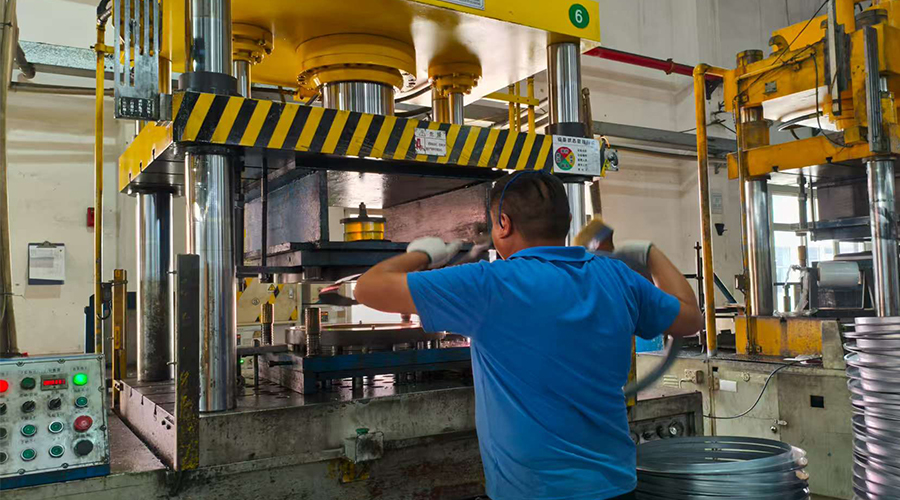 金環(huán)電器的滾筒干衣機(jī)如何適應(yīng)游艇、輪船等特殊海洋環(huán)境，確保高安全性和穩(wěn)定性？