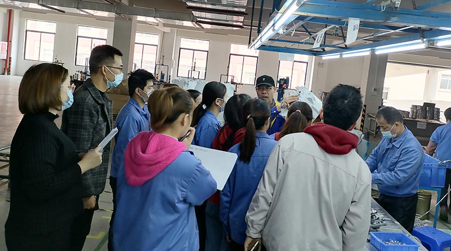 金環(huán)電器裝配車(chē)間組織員工開(kāi)展崗前線(xiàn)檢培訓(xùn)