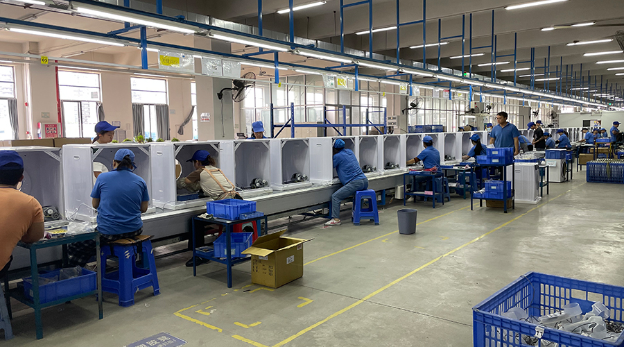 四月訂單高峰，車間繁忙景象