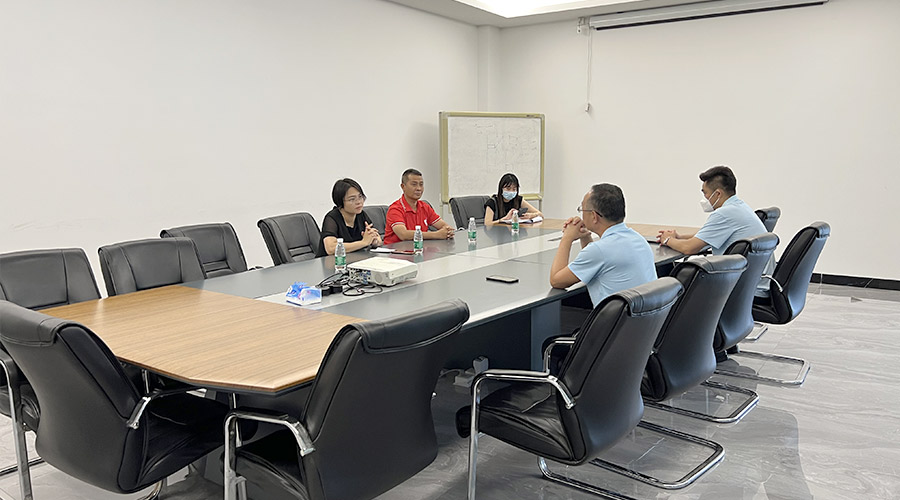 排憂難 提信心！鶴城鎮(zhèn)書記蒞臨金環(huán)電器開展暖企活動